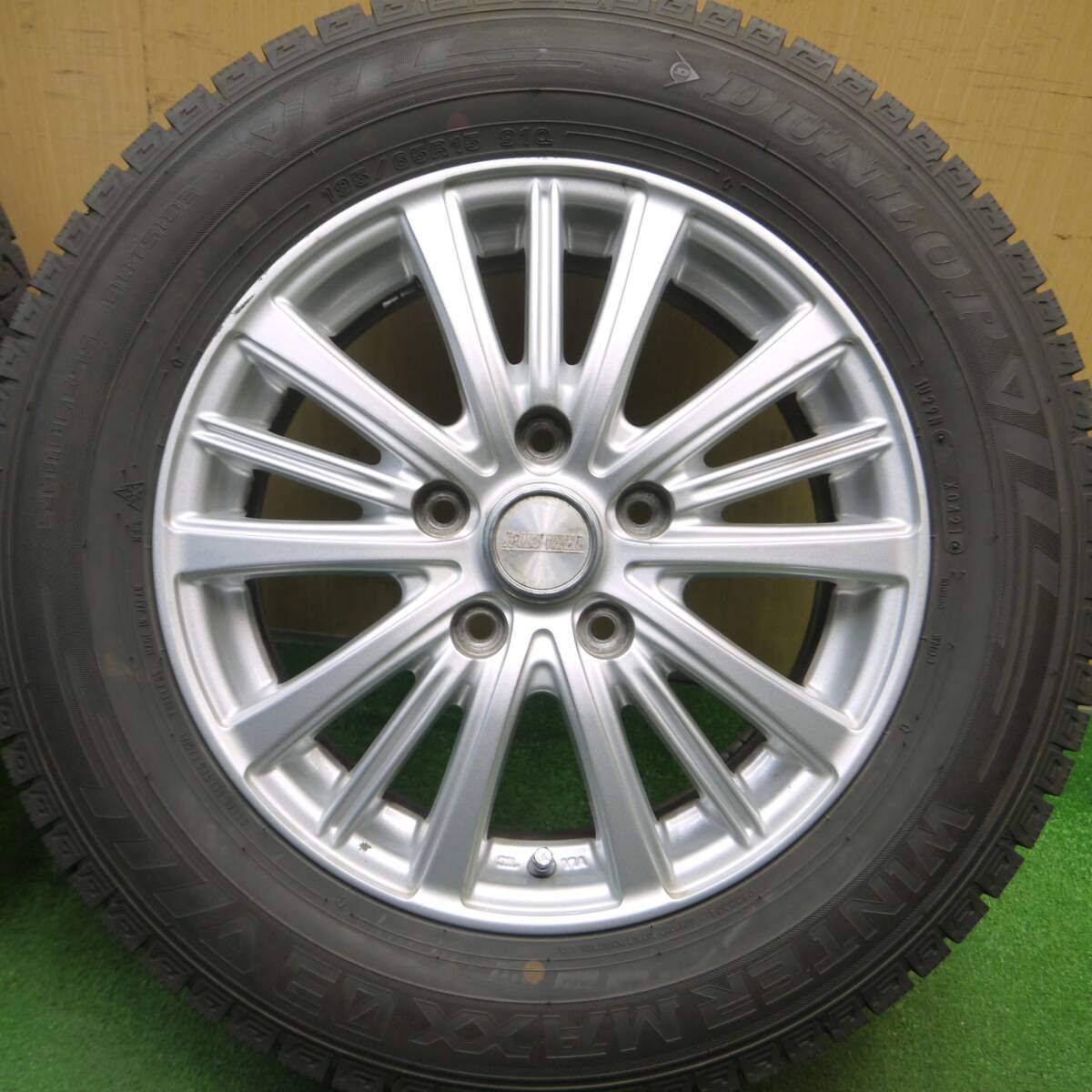 バリ溝!21年!キレイ!9.5分★スタッドレス 195/65R15 ダンロップ ウインターマックス 03 SPORT VENAD 15インチ PCD114.3/5H★5012706Hス