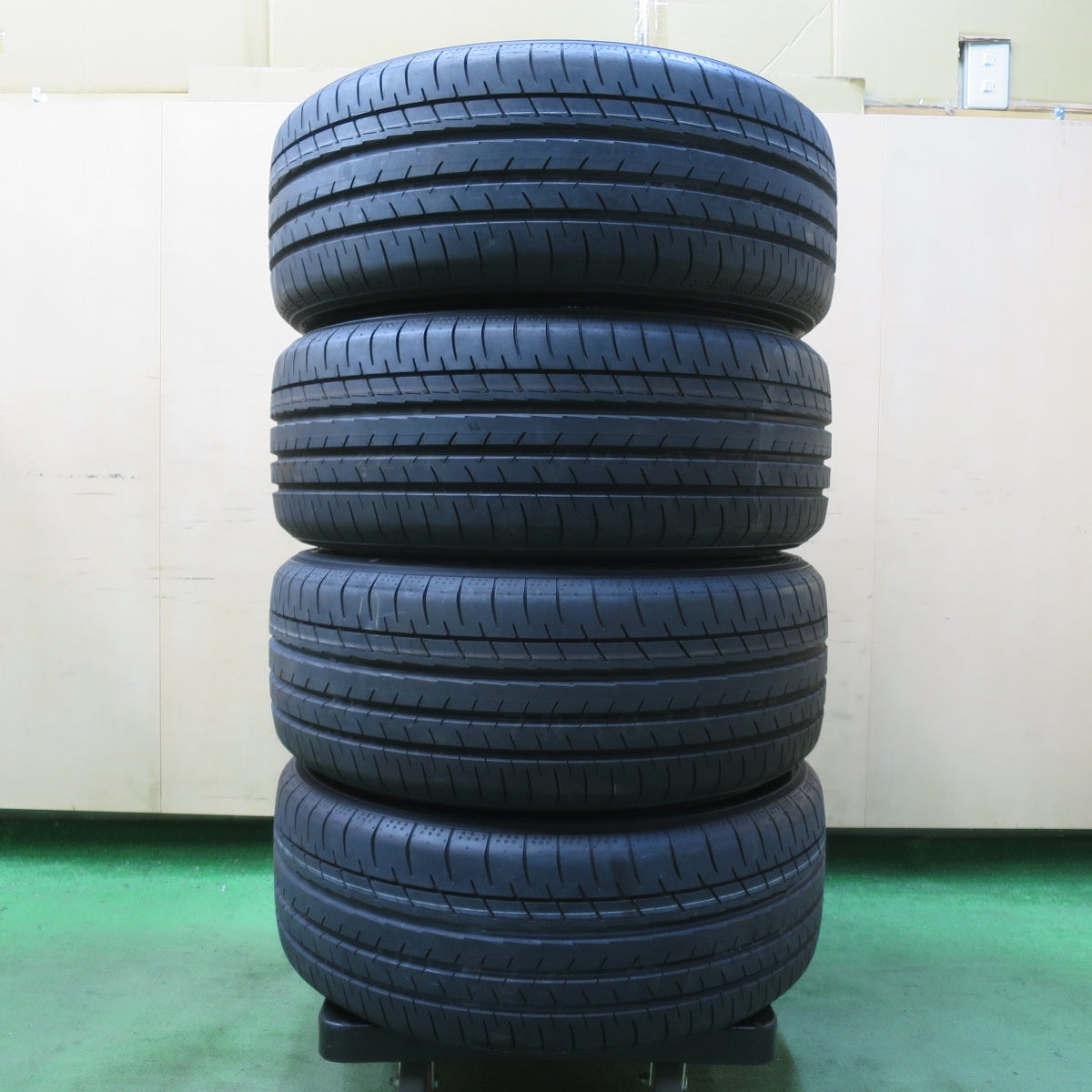 新車外し!24年★215/45R17 ヨコハマ BluEarth-GT AE51 タイヤ 17インチ カローラ ツーリング プリウス 86 BRZ 等★5051703イノタ