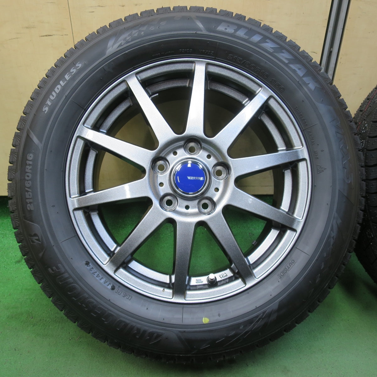 未使用!24年★スタッドレス 215/60R16 ブリヂストン ブリザック VRX3 WINNERS ウィナーズ 16インチ PCD114.3/5H★5092906イス