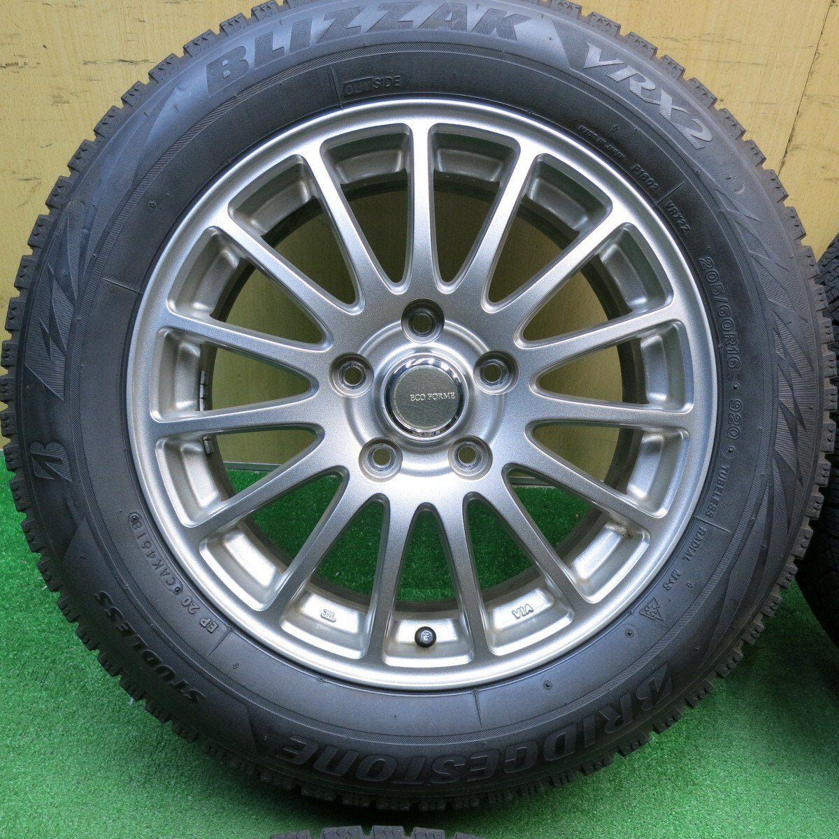バリ溝!キレイ!9.5分★スタッドレス 205/60R16 ブリヂストン ブリザック VRX2 ECO FORME エコフォルム 16インチ PCD114.3/5H★5031609TNス