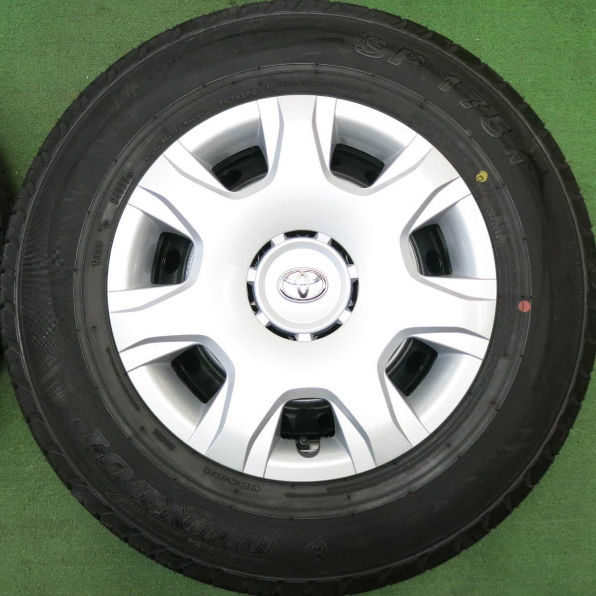 新車外し!22年★トヨタ 200系 ハイエース 純正 スチール 195/80R15 107/105N ダンロップ SP175N 15インチ PCD139.7/6H★5062108HAノ