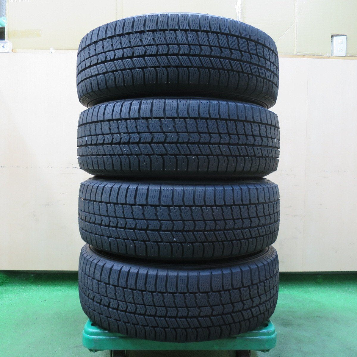 バリ溝!23年!キレイ!ほぼ10分★スタッドレス 215/60R17 グッドイヤー アイスナビ8 ravrion RS01 ラブリオン 17インチ PCD114.3/5H★4123012イス