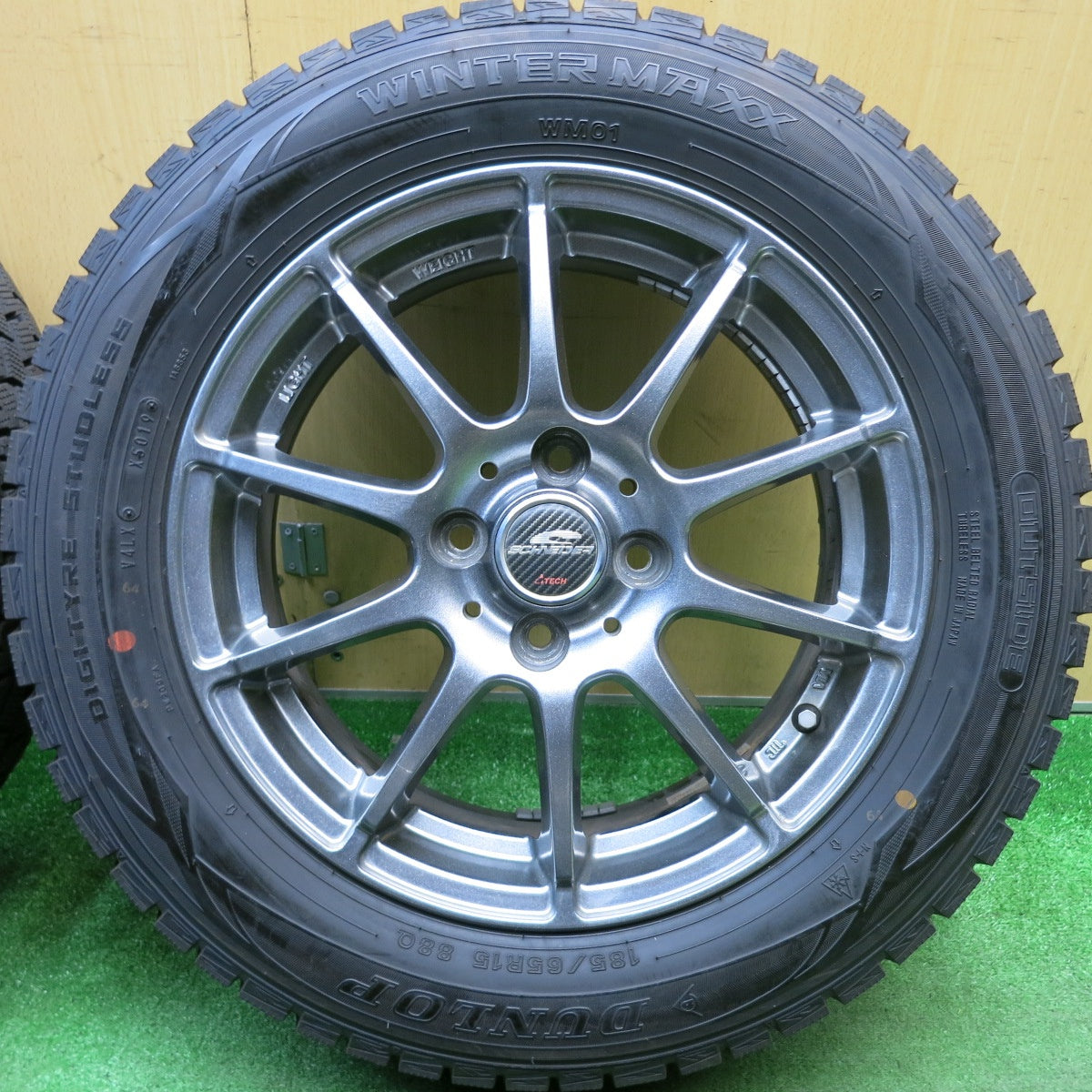 バリ溝!キレイ!9.5分★スタッドレス 185/65R15 ダンロップ ウインターマックス WM01 SCHNEIDER シュナイダー 15インチ PCD100/4H★6012505HAス