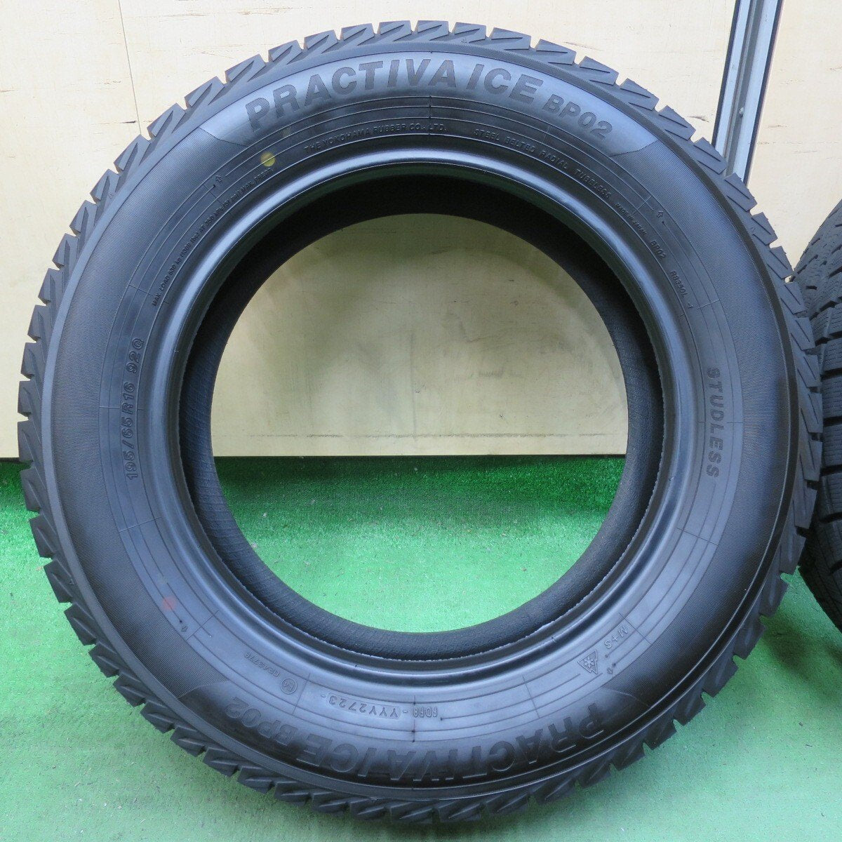 ほぼ未使用!23年★スタッドレス 195/65R16 プラクティバ アイス BP02 タイヤ 16インチ ライズ ロッキー 等★5040509イスタ
