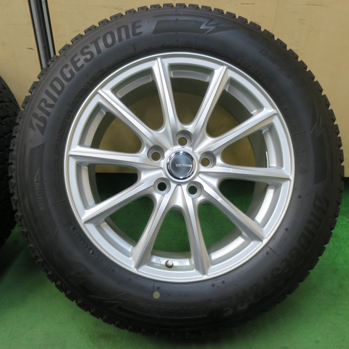 バリ溝!キレイ!9分★スタッドレス 225/65R17 ブリヂストン ブリザック DM-V3 ECO FORME エコフォルム 17インチ PCD114.3/5H★5031306イス
