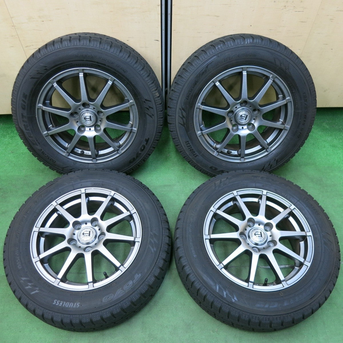 バリ溝!20年!キレイ!9.5分★スタッドレス 195/65R15 トーヨー オブザーブ ガリット GIZ Aphrodite アフロディーテ 15インチ PCD114.3/5H★4121802SYス
