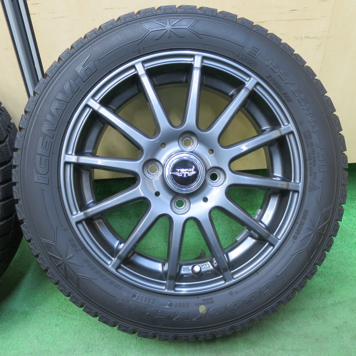 バリ溝!キレイ!9分★スタッドレス 155/65R14 グッドイヤー アイスナビ6 TEAD テッド 14インチ PCD100/4H★5042105イス