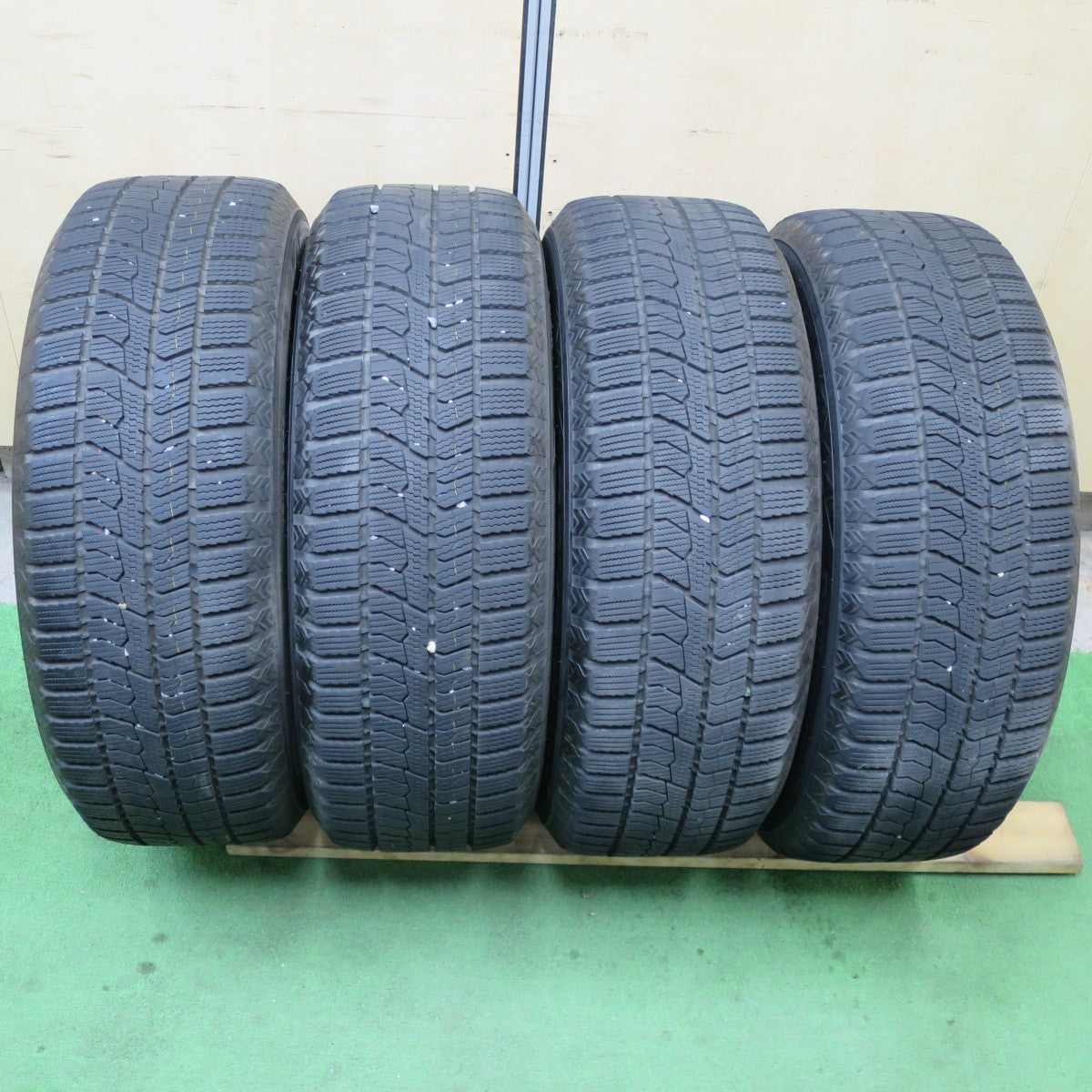 バリ溝!22年!キレイ!9.5分★スタッドレス 205/60R16 トーヨー オブザーブ GIZ2 VELVA SPORTZ ヴェルヴァ 16インチ PCD114.3/5H★5051301TTス