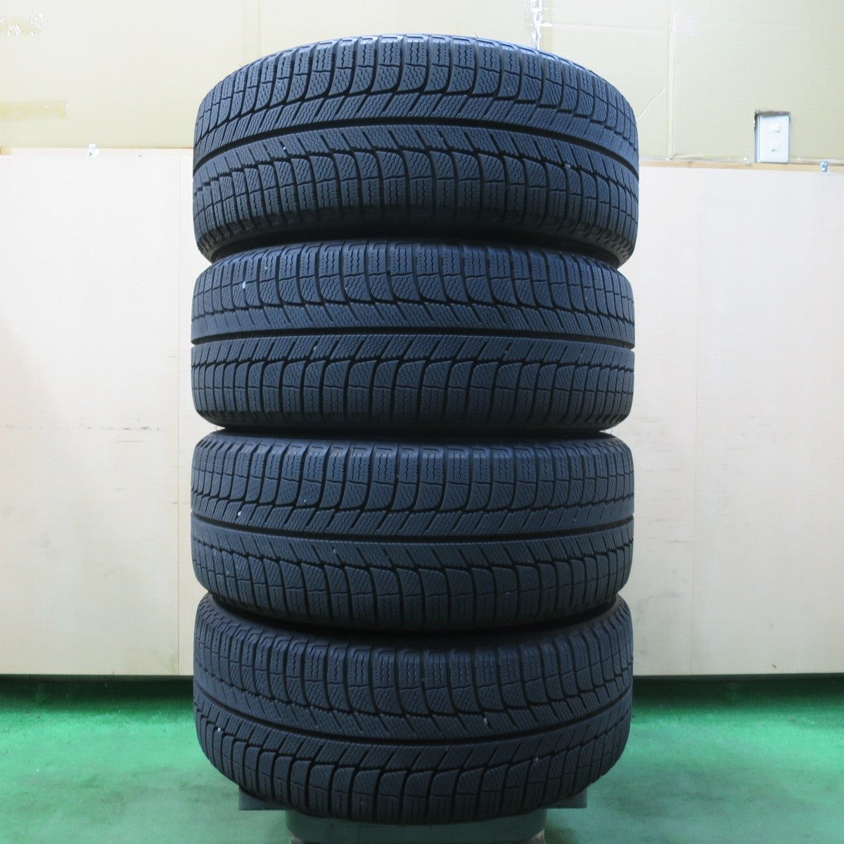 バリ溝!キレイ!9.5分★アウディ 等 EUROTECH 225/50R17 スタッドレス ミシュラン X-ICE3+ ユーロテック 17インチ PCD112/5H★5031304イス