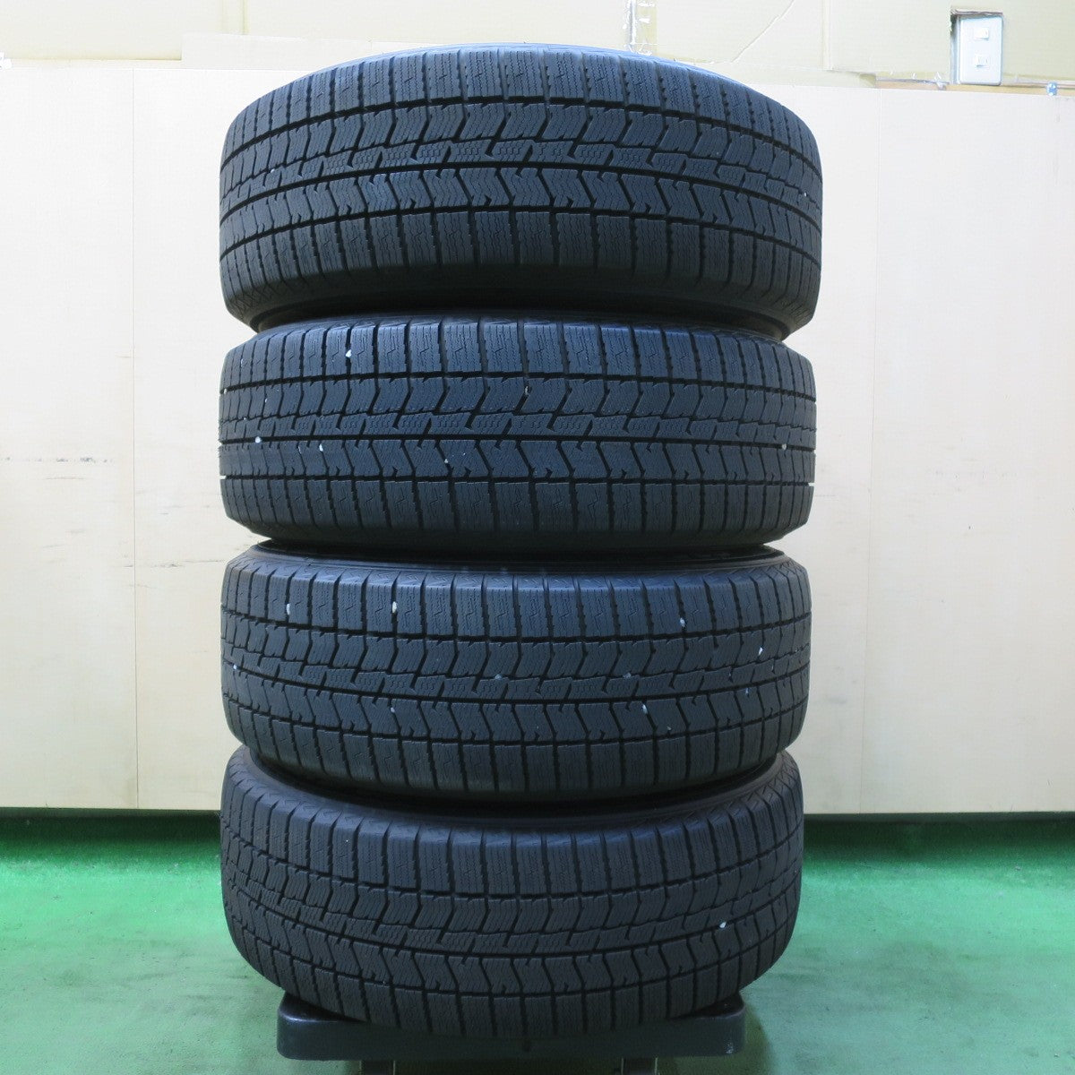 超バリ溝!24年!ほぼ10分★スタッドレス 205/60R16 トーヨー オブザーブ GIZ3 ILLUGA 16インチ PCD100 114.3/5H マルチ★5071604イス