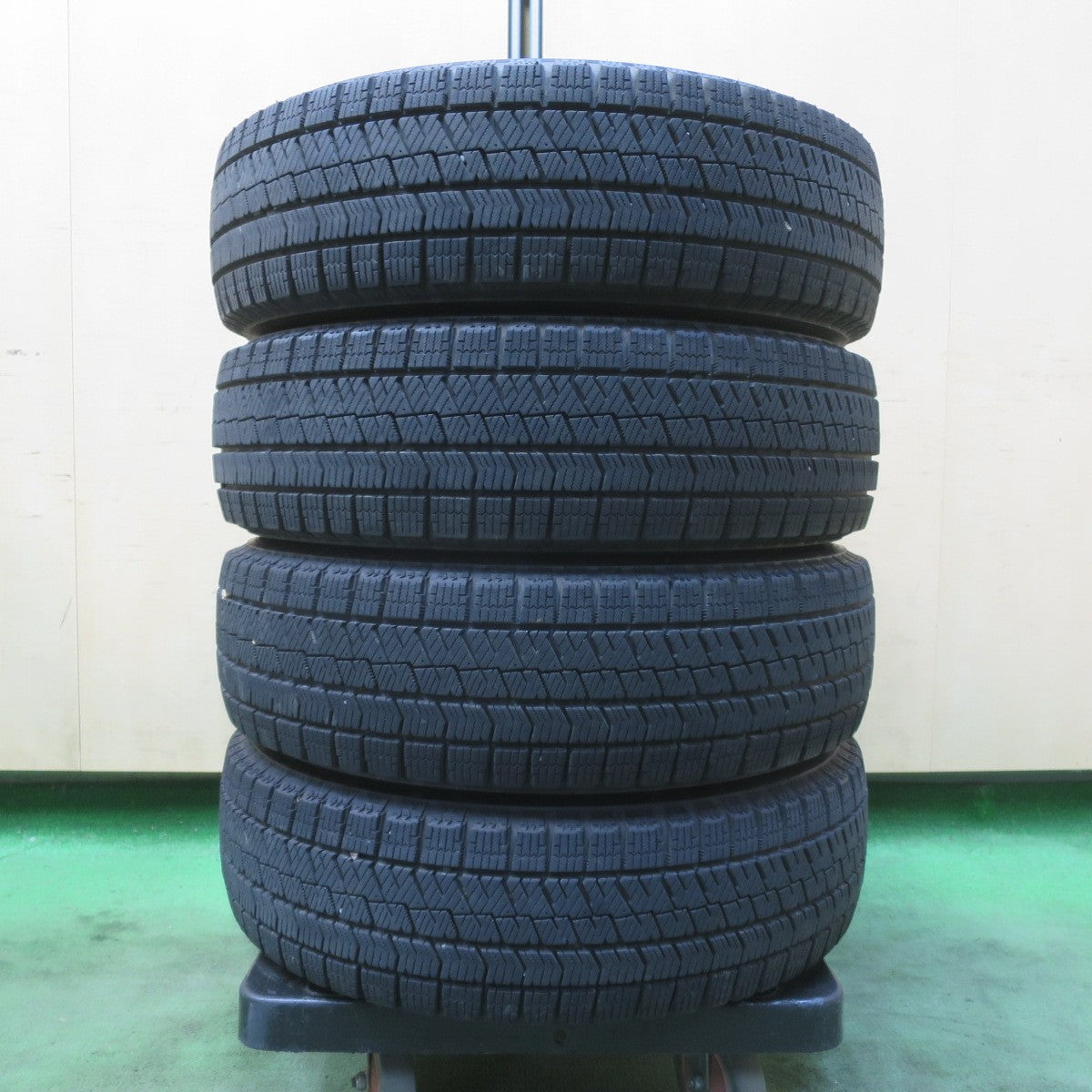 バリ溝!22年!キレイ!9分★スタッドレス 165/65R14 ブリヂストン ブリザック VRX2 QRASIZ VS9 KOSEI 14インチ ソリオ ハスラー 等 PCD100/4H★6021708イス
