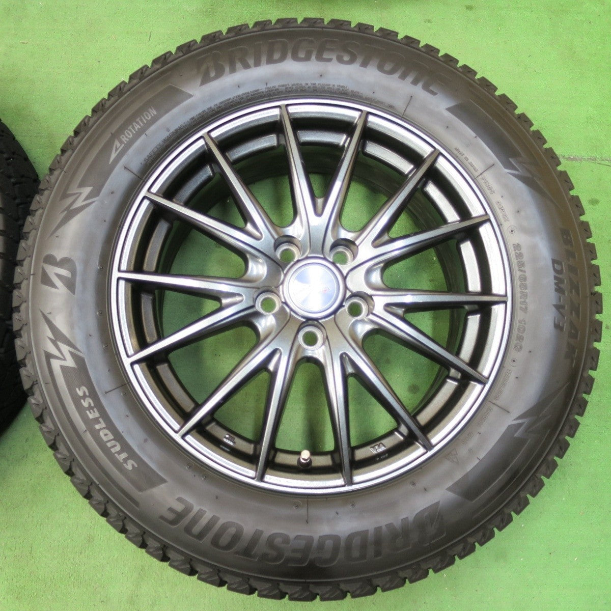 バリ溝!21年!キレイ!9分★スタッドレス 225/65R17 ブリヂストン ブリザック DM-V3 VELVA SPORTZ ヴェルヴァ 17インチ PCD114.3/5H★5021710イス