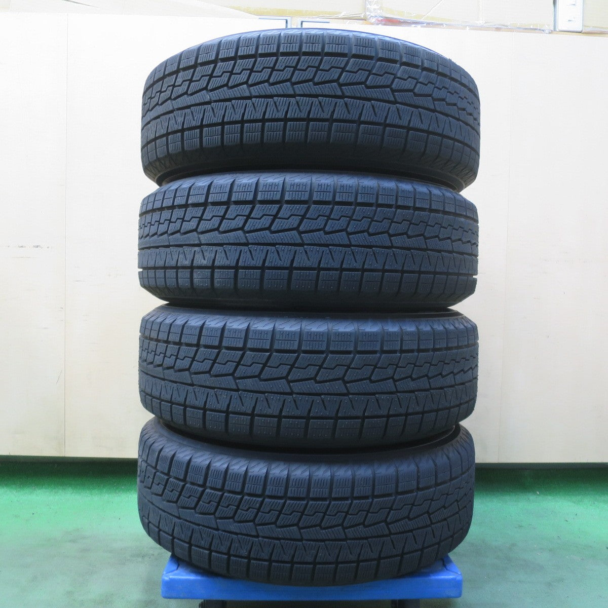 バリ溝!25年!ほぼ10分◎スタッドレス 195/65R15 ヨコハマ アイスガード iG70 FLYMANT フライマント 15インチ PCD100 114.3/5H マルチ◎6061203イス