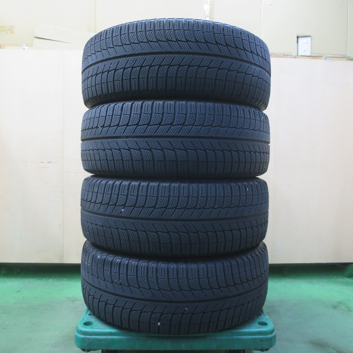 キレイ★日産 リーフ 等 純正 エスティーロ 215/50R17 スタッドレス ミシュラン X-ICE3+ 17インチ PCD114.3/5H★6041701イス