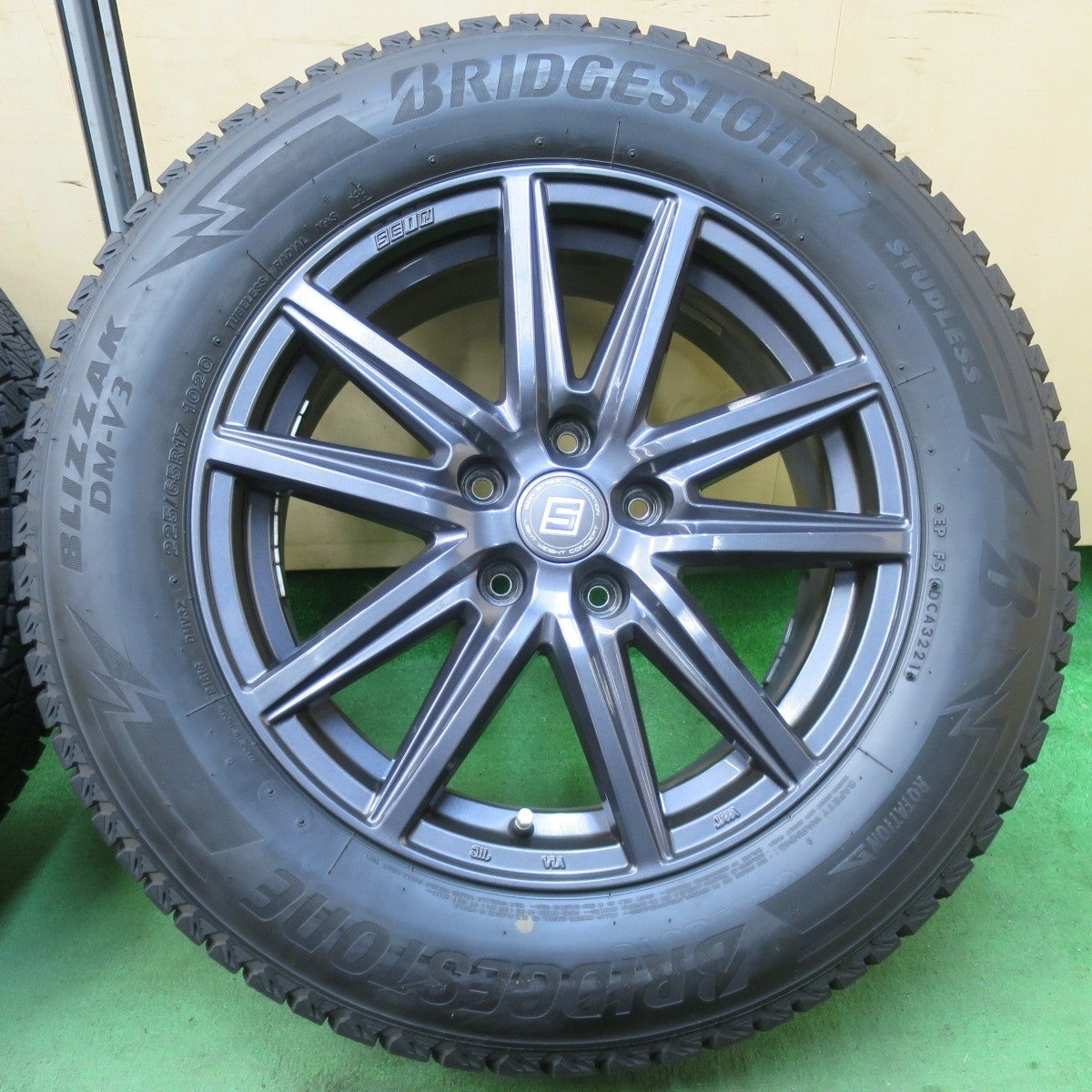 バリ溝!21年!キレイ!9分★スタッドレス 225/65R17 ブリヂストン ブリザック DM-V3 SEIN ザイン 17インチ PCD114.3/5H★5022408イス