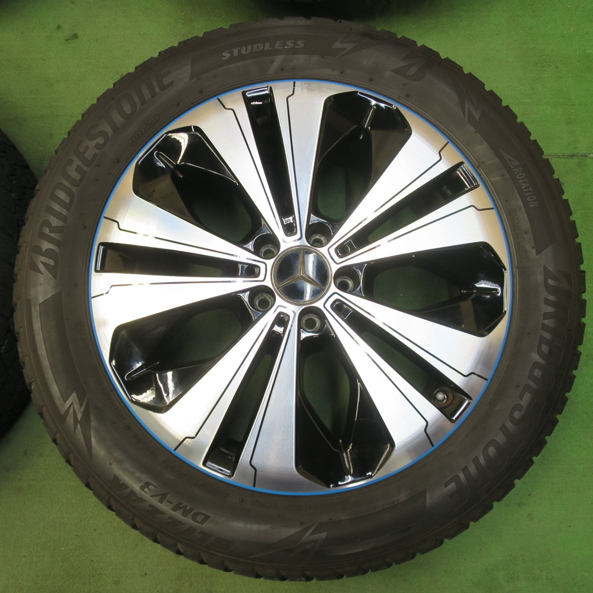センサー付!バリ溝!21年!キレイ!9.5分★ベンツ N293 EQC 純正 235/55R19 255/50R19 スタッドレス ブリヂストン ブリザック DM-V3 19インチ PCD112/5H★5092703イス