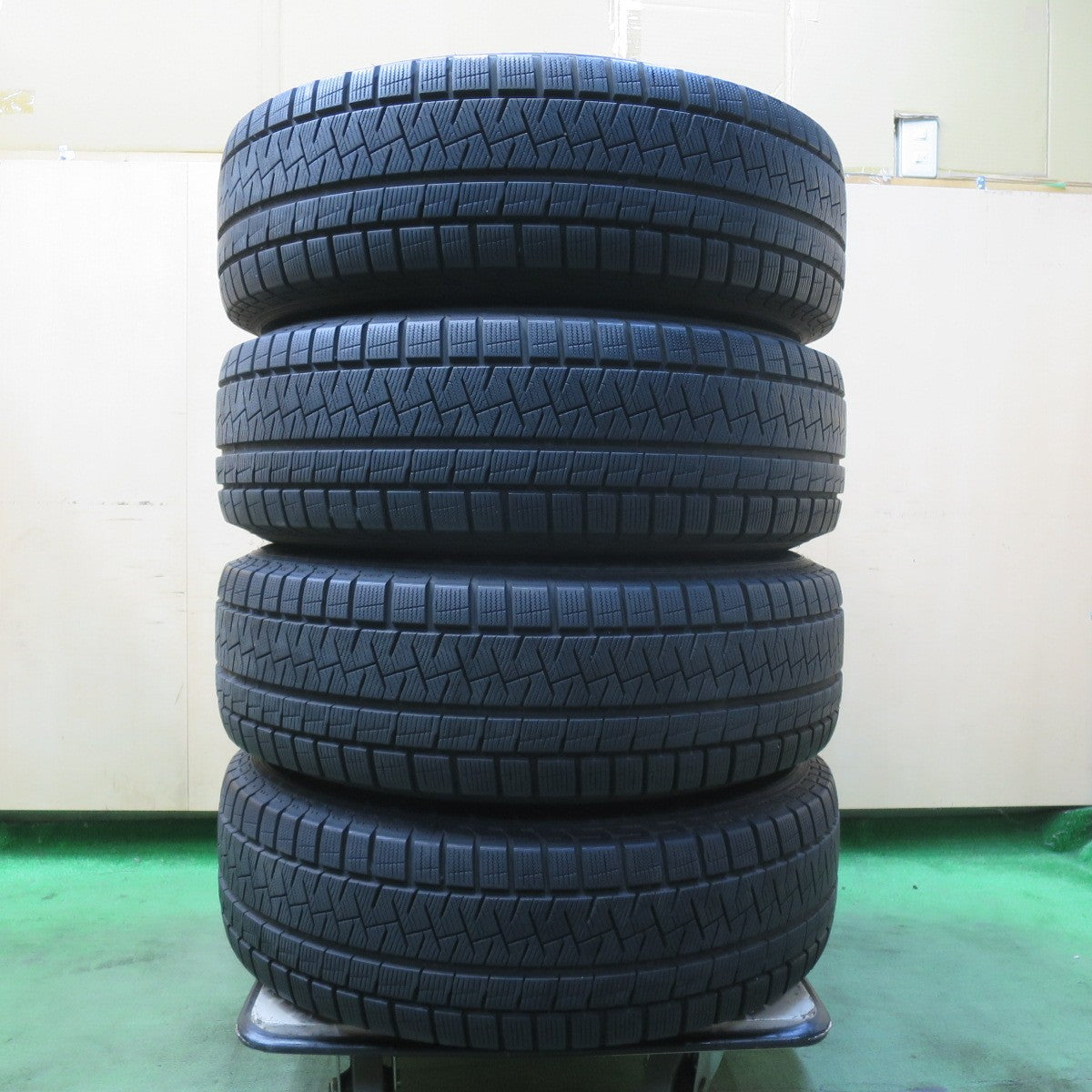 キレイ★スタッドレス 225/65R17 ピレリ アイスアシンメトリコ STRANGER ストレンジャー 17インチ PCD114.3/5H★5112812イス