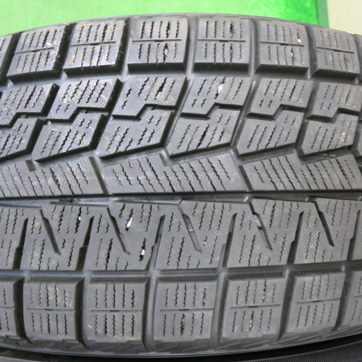 バリ溝!21年!9.5分以上★スタッドレス 195/65R15 ヨコハマ アイスガード iG70 タイヤ 15インチ プリウス ノア ヴォクシー セレナ等★4120703NJスタ