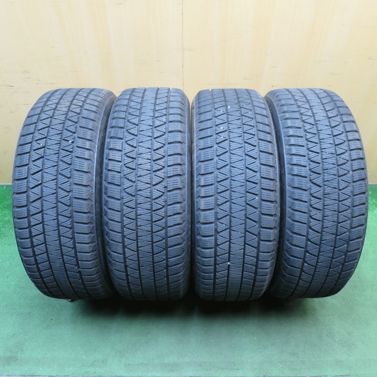 センサー付!バリ溝!9分★レクサス 等 235/55R20 スタッドレス ブリヂストン ブリザック DM-V3 SUVENCER サヴェンサー 20インチ PCD114.3/5H★6052501NJス