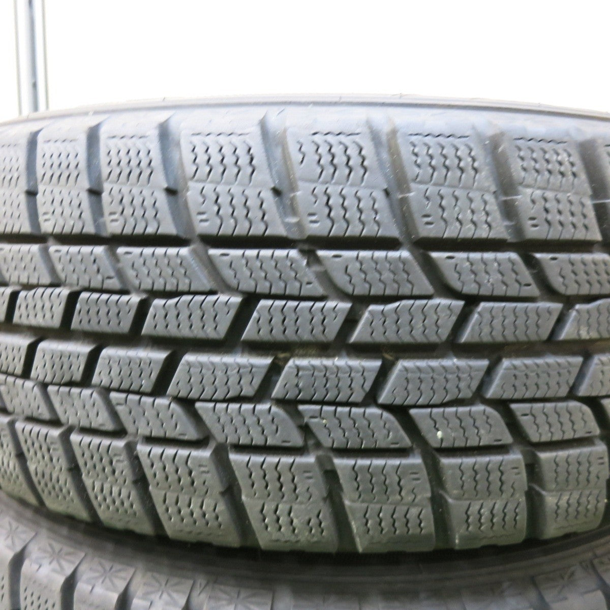 バリ溝!キレイ!9分★シエンタ 等 185/60R15 スタッドレス グッドイヤー アイスナビ6 VELVA KEVIN ヴェルヴァ 15インチ PCD100/5H★5010808SYス