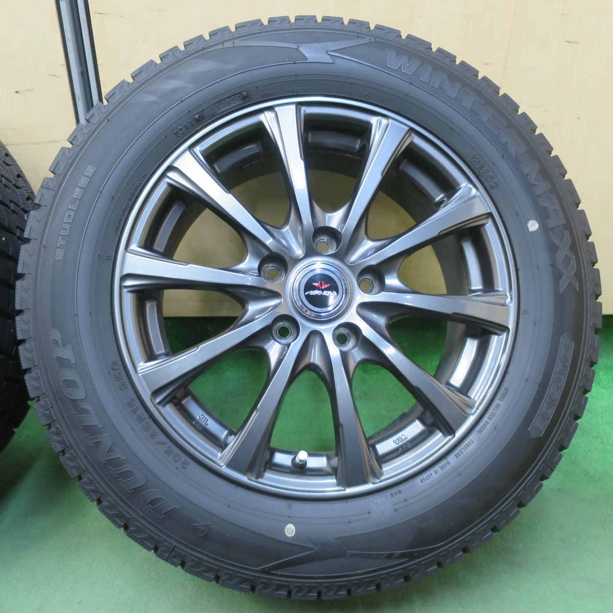 バリ溝!キレイ!9.5分★スタッドレス 205/65R16 ダンロップ ウインターマックス WM02 AIRNOVA SB10 エアノヴァ 16インチ PCD114.3/5H★5110813イス