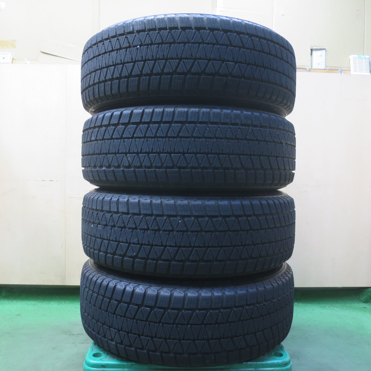 バリ溝!22年!キレイ!9分◎BMW 等 smartline 365 225/60R18 スタッドレス ブリヂストン ブリザック DM-V3 18インチ スマートライン PCD112/5H◎6092906イス