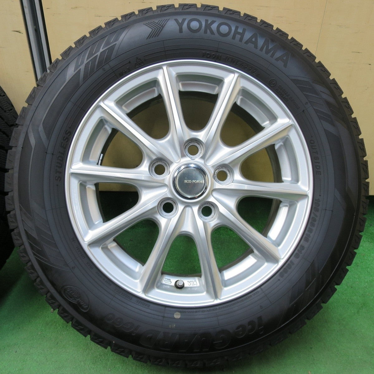 バリ溝!22年!キレイ!9.5分★スタッドレス 195/65R15 ヨコハマ アイスガード iG60 ECO FORME エコフォルム 15インチ PCD114.3/5H★5010411イス