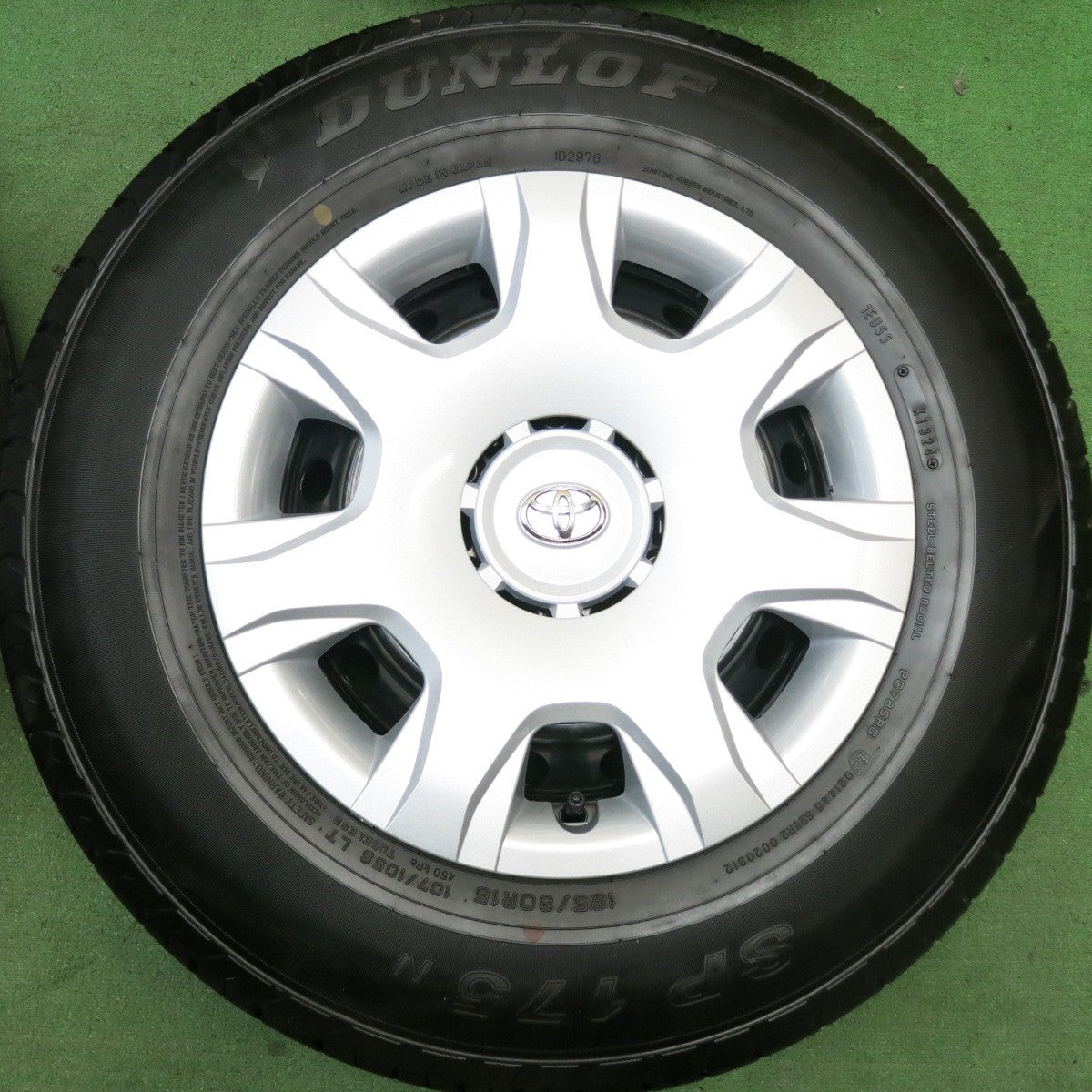 新車外し!24年★トヨタ 200系 ハイエース 純正 スチール 195/80R15 107/105S ダンロップ SP175N 15インチ PCD139.7/6H★5070803HAノ