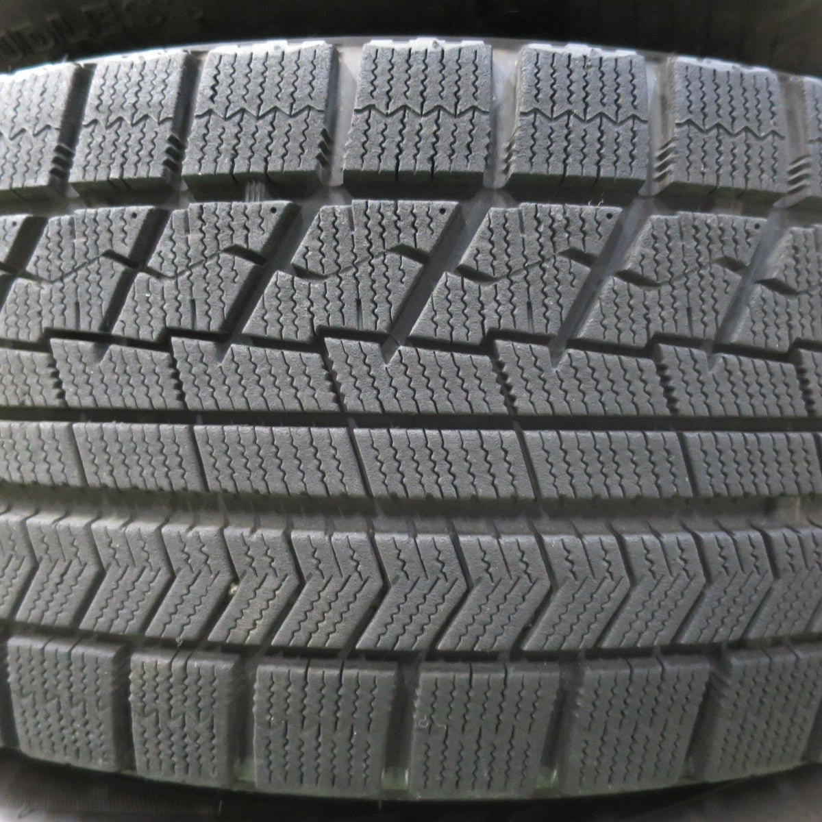 バリ溝!キレイ!9.5分★ワーゲン 等 BORBET 235/45R18 スタッドレス ブリヂストン ブリザック VRX 18インチ ボルベット PCD112/5H★5022103イス