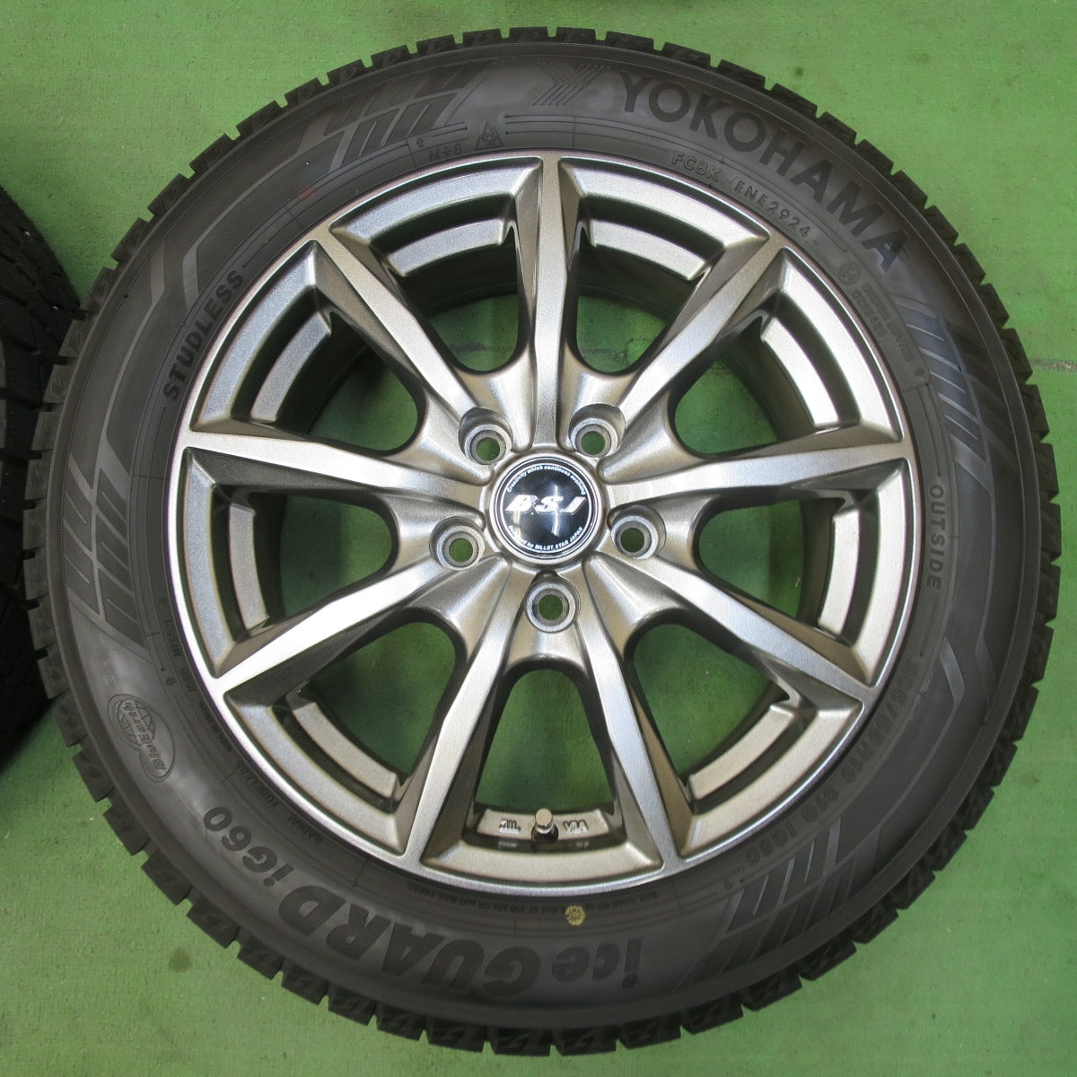 タイヤほぼ未使用!24年!キレイ★アウディ 等 B.S.J 205/55R16 スタッドレス ヨコハマ アイスガード iG60 BILLET STAR JAPAN 16インチ PCD112/5H★5040903イス