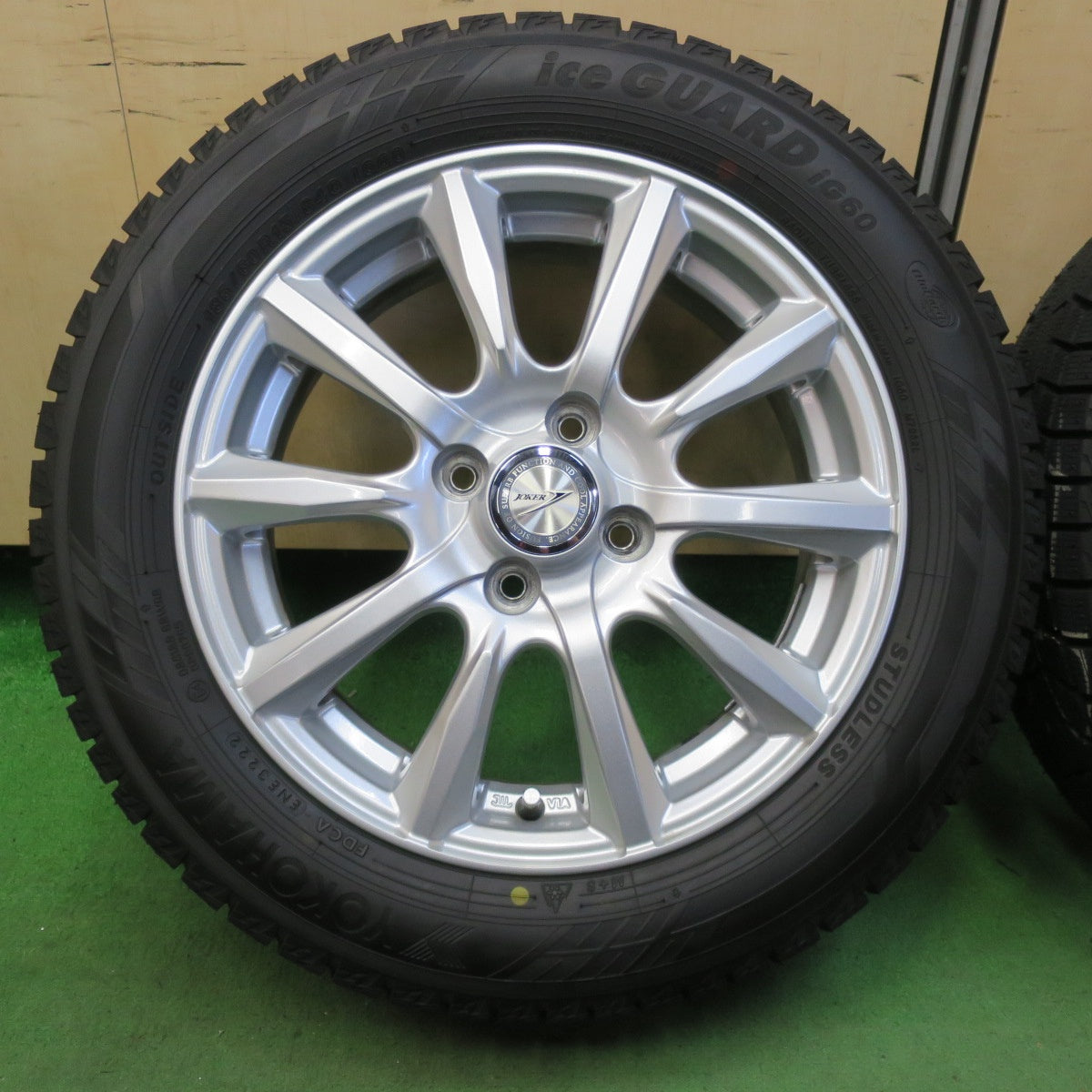 タイヤほぼ未使用!22年!キレイ★スタッドレス 185/60R15 ヨコハマ アイスガード iG60 JOKER ジョーカー 15インチ PCD100/4H★5051311イス