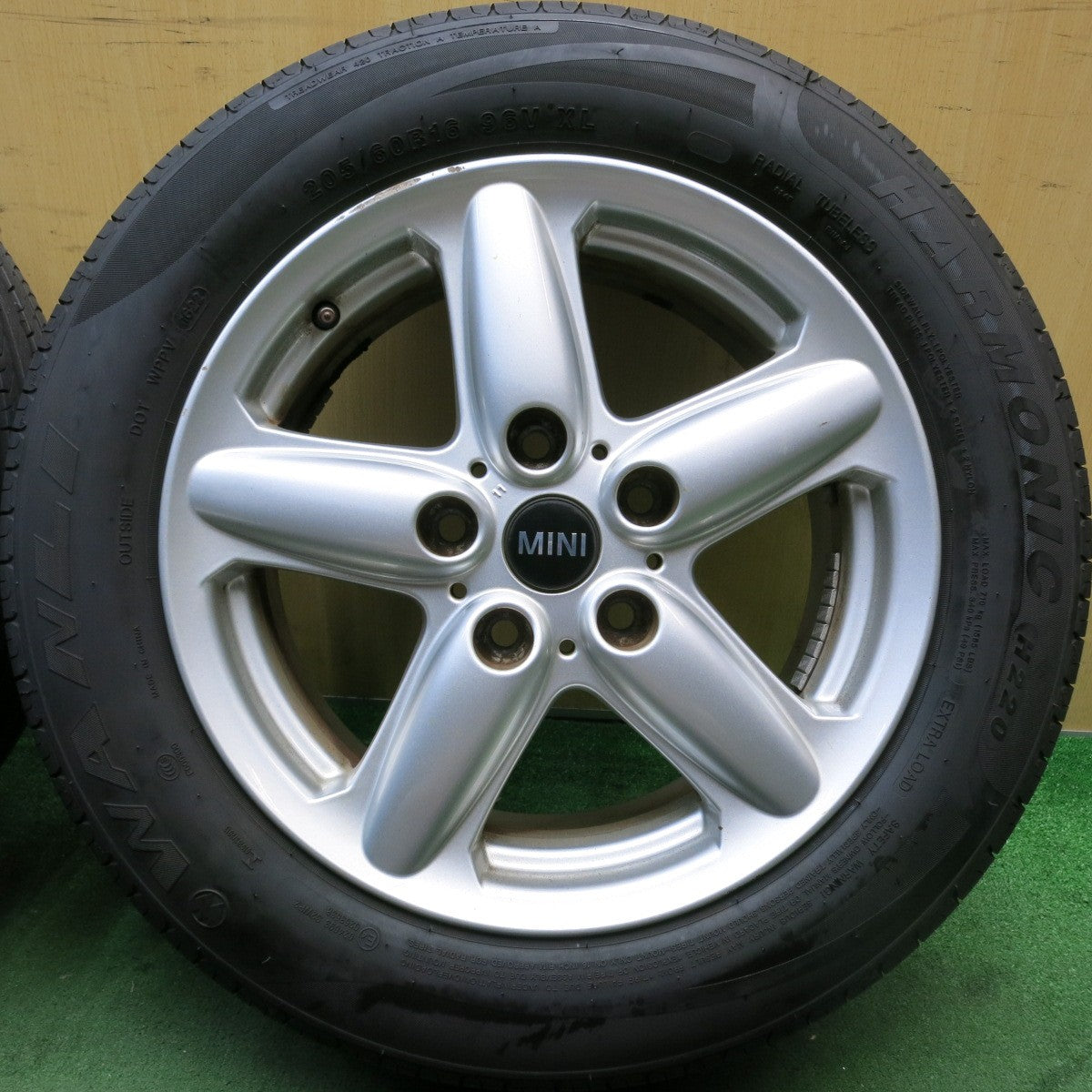 バリ溝!22年!9分★MINI ミニ クロスオーバー R60 純正 205/60R16 ワンリ HARMONIC H220 16インチ PCD120/5H★5092712HAノ
