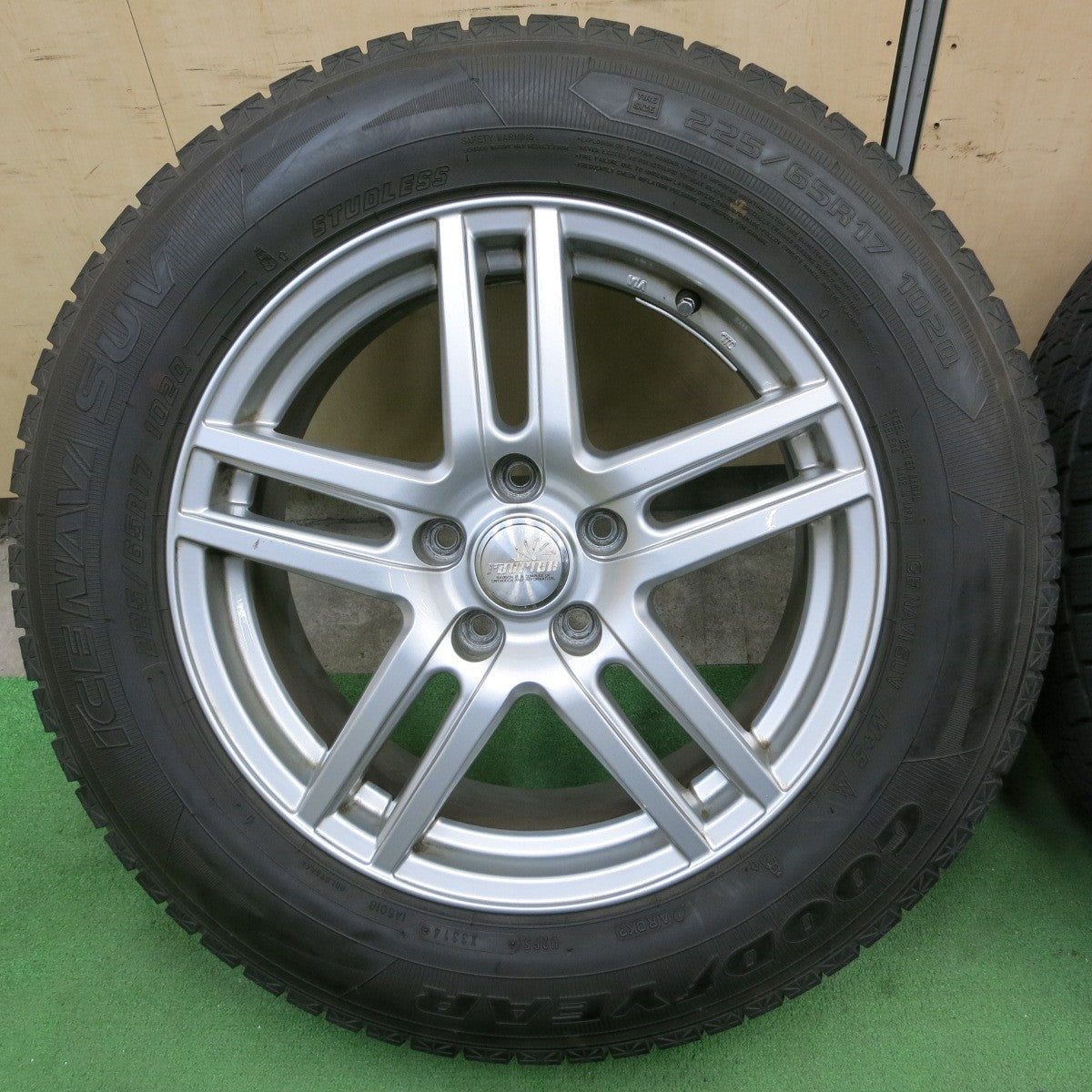 バリ溝!9分★スタッドレス 225/65R17 グッドイヤー アイスナビ SUV ravrion ラブリオン 17インチ PCD114.3/5H★5050502ナス