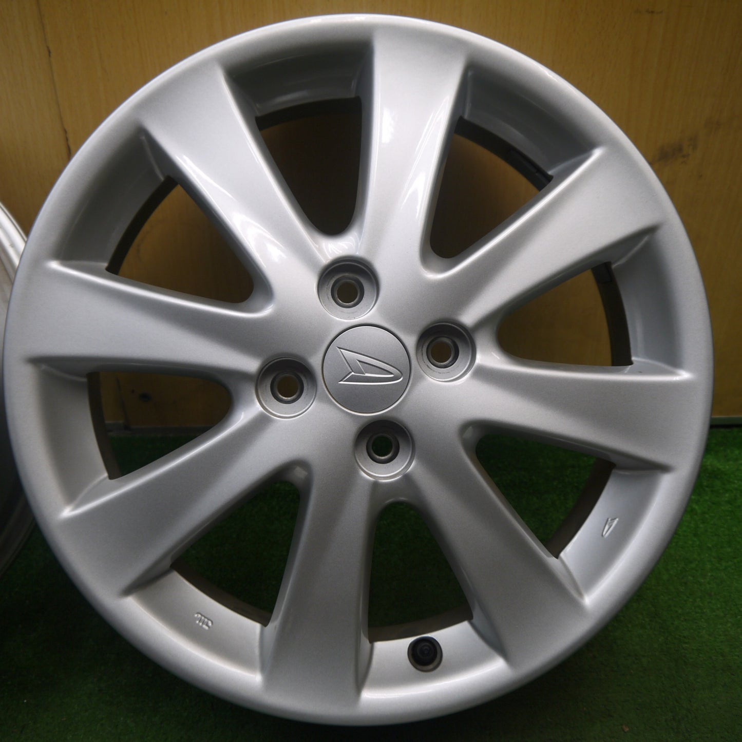 キレイ★ダイハツ ムーヴ 純正 ホイール 16インチ 16×4.5J PCD100/4H★5061401KKホ