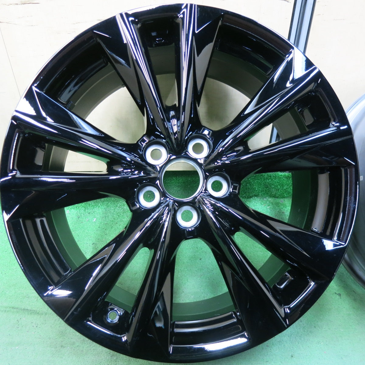 新車外し!付属品付き★レクサス ES Fスポーツ 純正 ホイール 19インチ 19×8J PCD114.3/5H★5052803SYホ