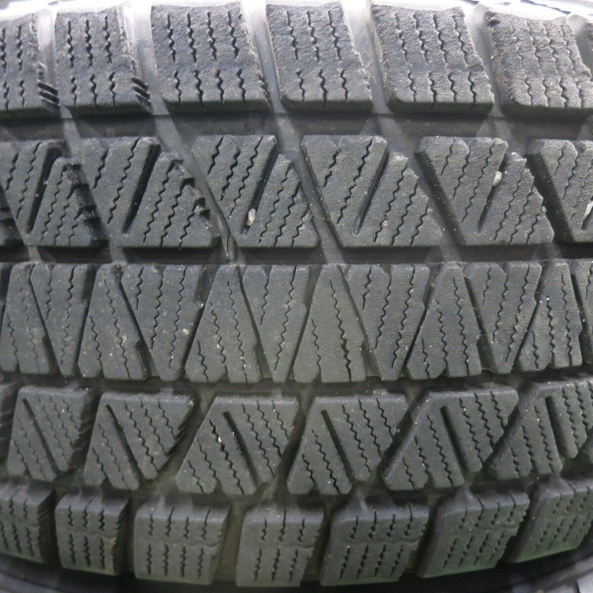 バリ溝!キレイ!9.5分★トヨタ ハイラックス 純正 265/65R17 スタッドレス ブリヂストン ブリザック DM-V3 17インチ PCD139.7/6H★4123110HAス