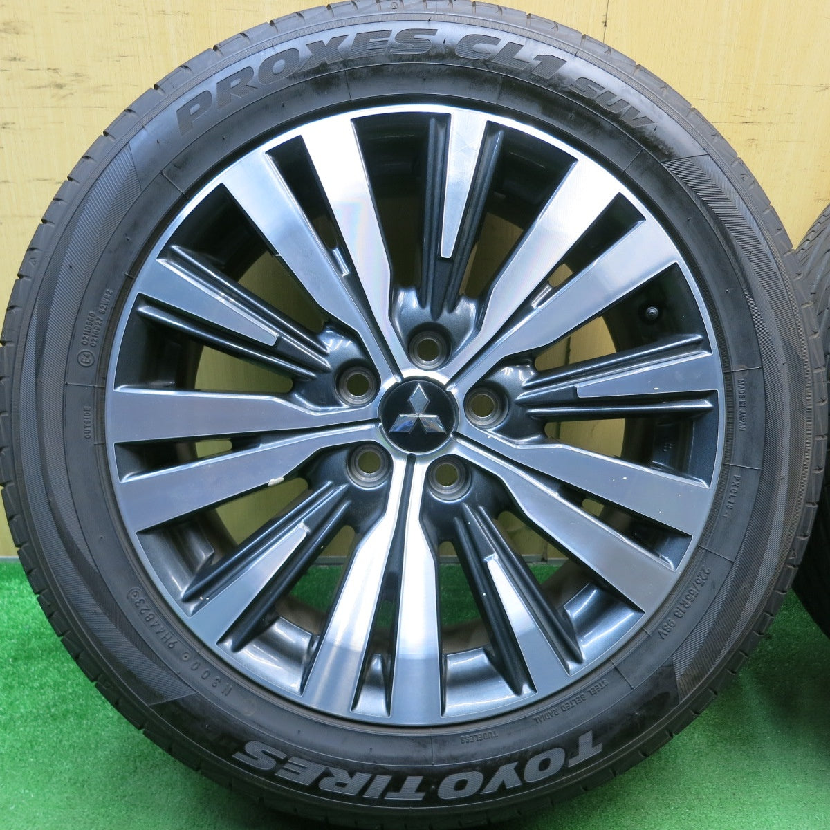 超バリ溝!23年!9.5分以上★三菱 アウトランダー 純正 225/55R18 トーヨー プロクセス CL1 SUV 18インチ PCD114.3/5H★5051807HAノ