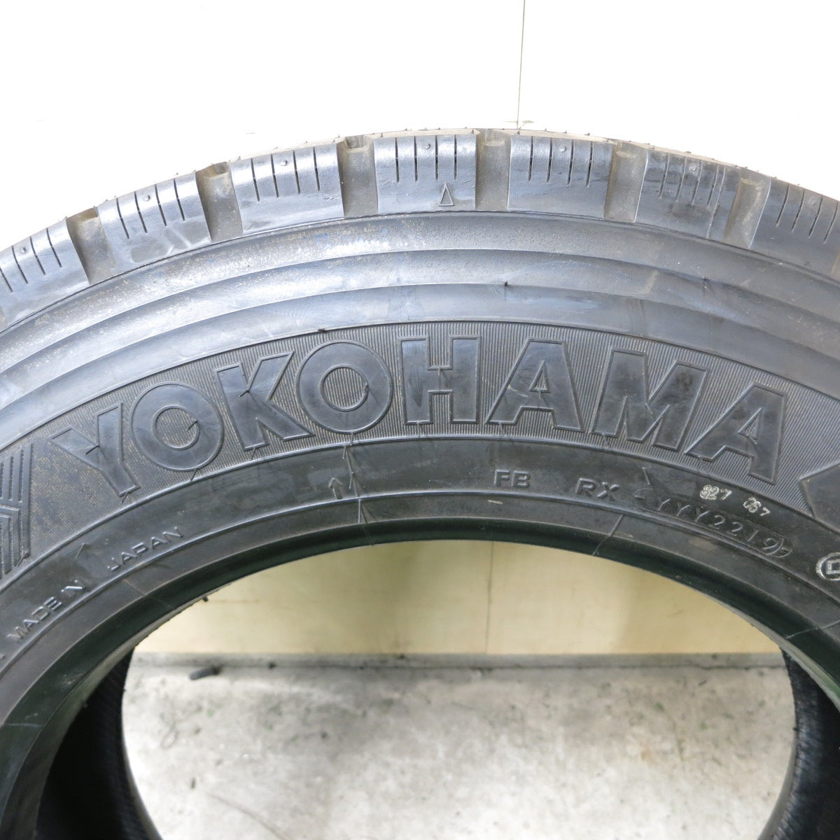 ほぼ未使用!1本★トラック タイヤ 245/70R19.5 136/134J ヨコハマ 710R ミックス オールシーズン 19.5インチ★5072606ナスタ