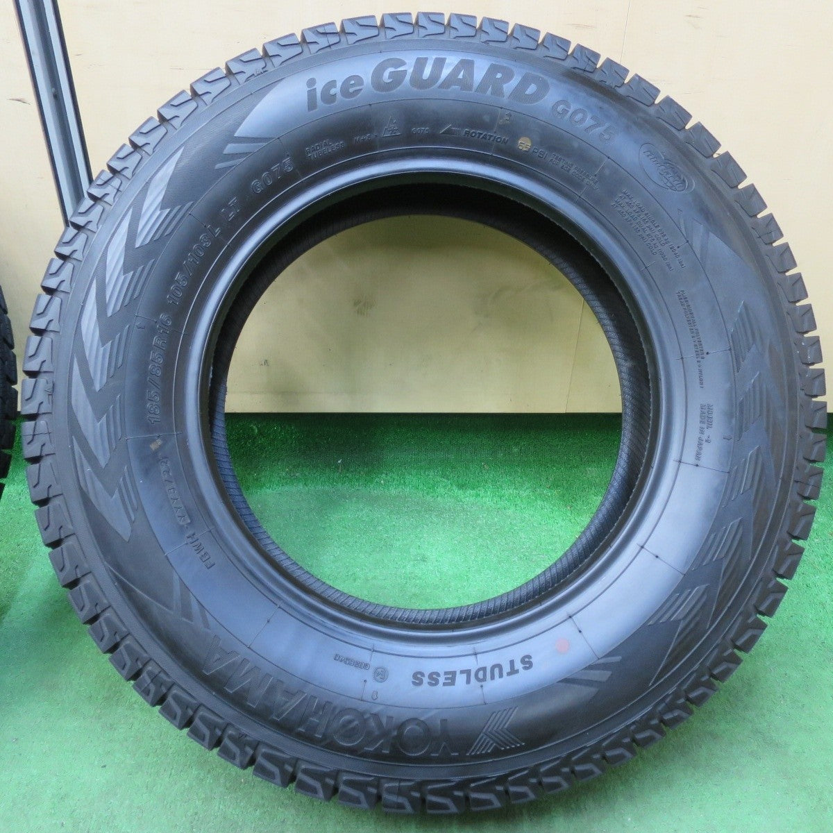 ほぼ未使用!22年!超バリ溝★ジムニー 等 185/85R16 105/103L スタッドレス ヨコハマ アイスガード G075 タイヤ 16インチ★4120907イスタ