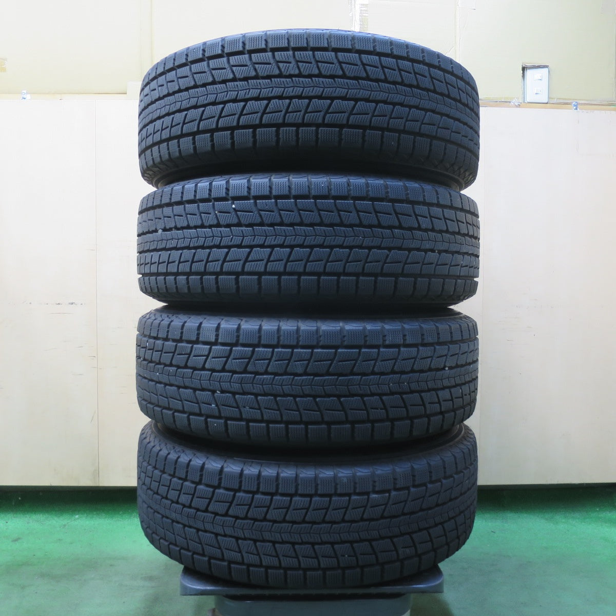 バリ溝!キレイ!9分★スタッドレス 225/65R17 ダンロップ ウインターマックス SJ8 Exceeder エクシーダー 17インチ PCD114.3/5H★5122710イス