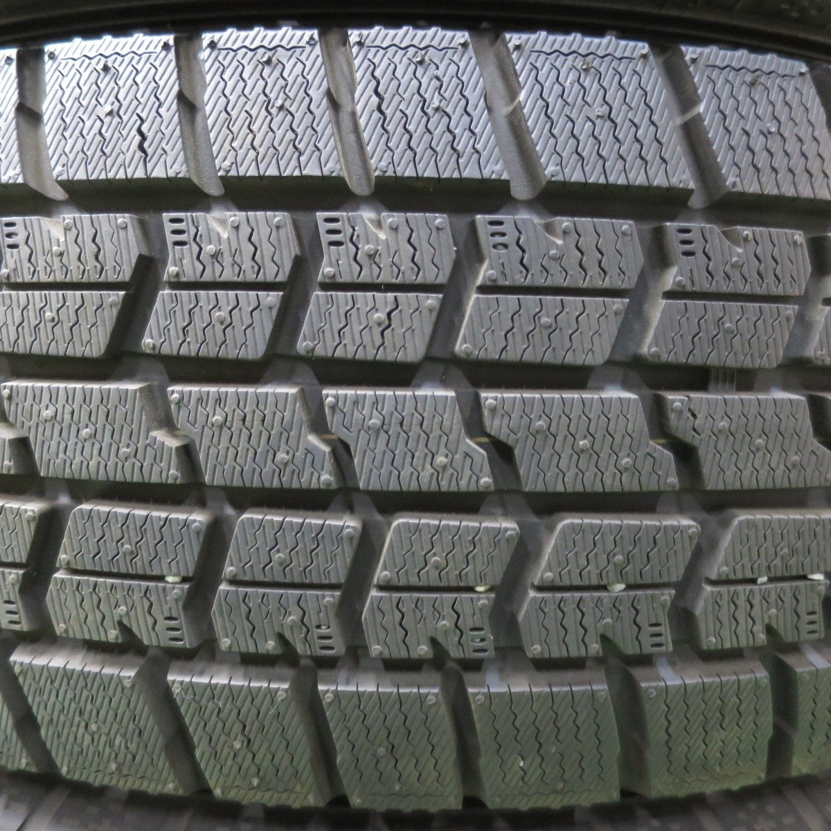 バリ溝!22年!ほぼ10分★スタッドレス 205/65R16 グッドイヤー アイスナビ7 タイヤ 16インチ ヤリスクロス ヴェゼル オデッセイ 等★5040309イスタ