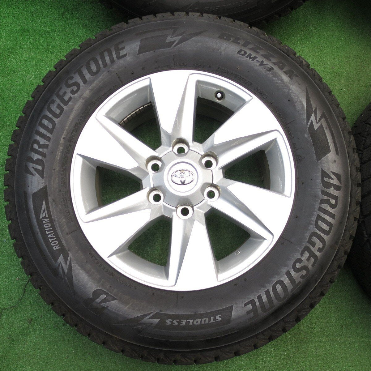 バリ溝!21年!キレイ!9.5分★トヨタ 150系 ランクル プラド 純正 265/65R17 スタッドレス ブリヂストン ブリザック DM-V3 17インチ PCD139.7/6H★5040102KKス