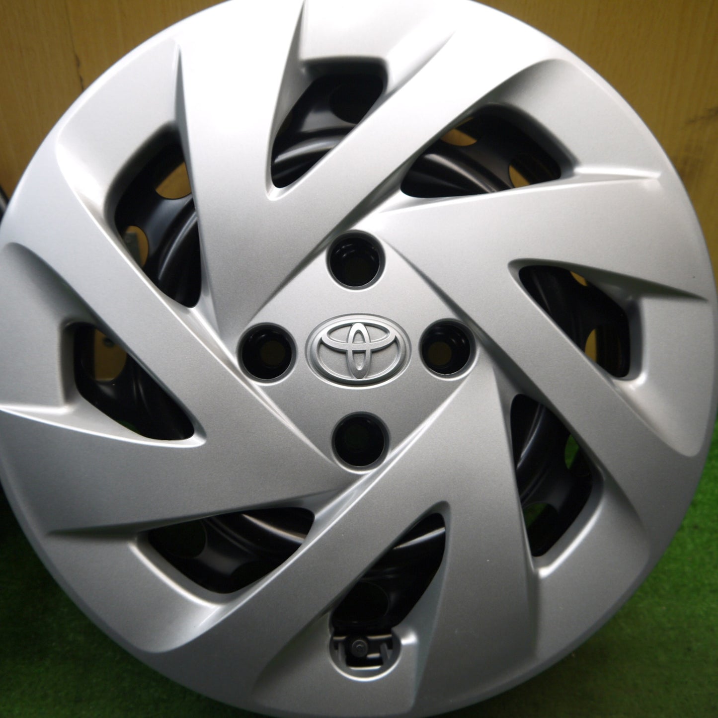 未使用★トヨタ NHP10 アクア 純正 スチール ホイール 15インチ 15×5.5J PCD100/4H★5063007Hホ