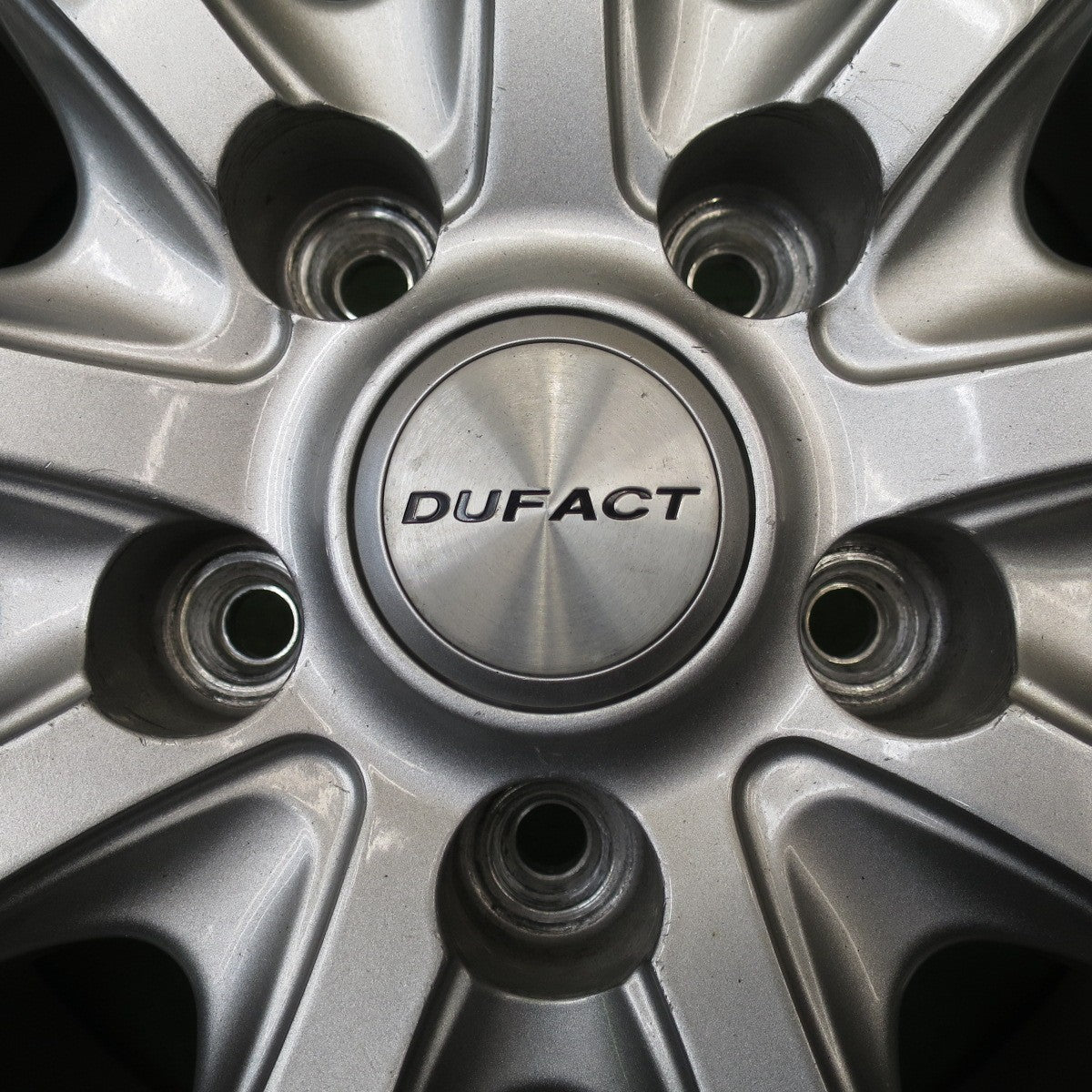 バリ溝!22年!9.5分★スタッドレス 215/60R17 ダンロップ ウインターマックス SJ8+ DUFACT デュファクト 17インチ PCD114.3/5H★5091904NJス