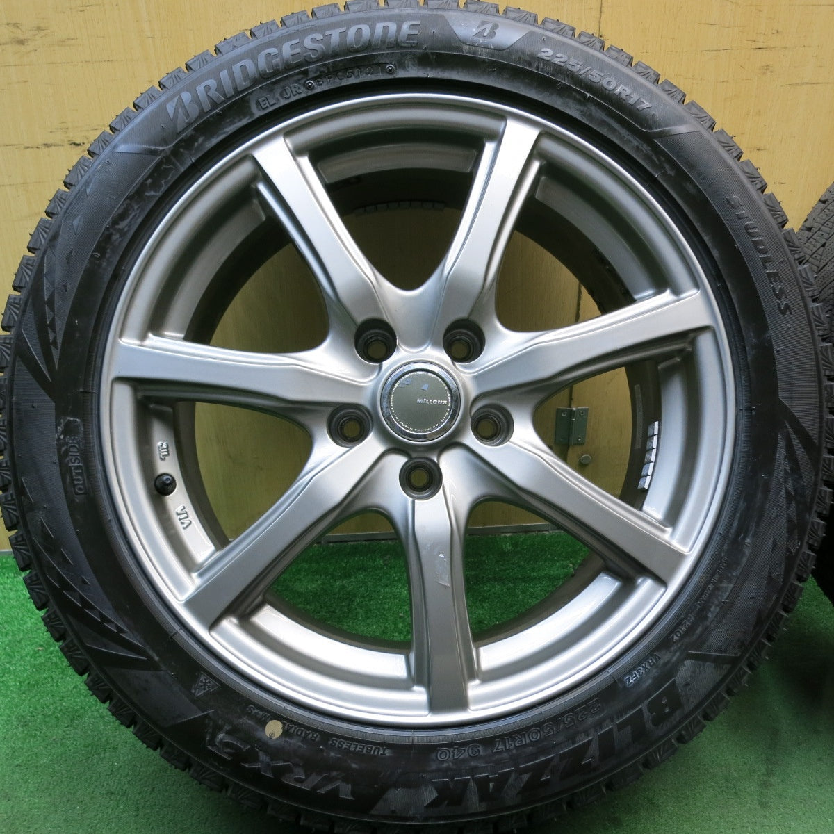 ほぼ未使用!21年!キレイ★スタッドレス 225/50R17 ブリヂストン ブリザック VRX3 MiLLOUS ミルアス 17インチ PCD114.3/5H★5082409HAス
