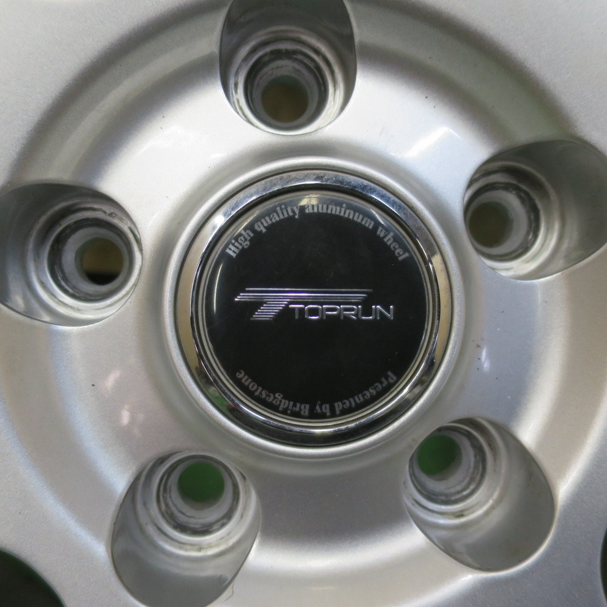 バリ溝!キレイ!9.5分★スタッドレス 205/60R16 ブリヂストン ブリザック VRX2 TOPRUN トップラン 16インチ PCD114.3/5H★5092309イス