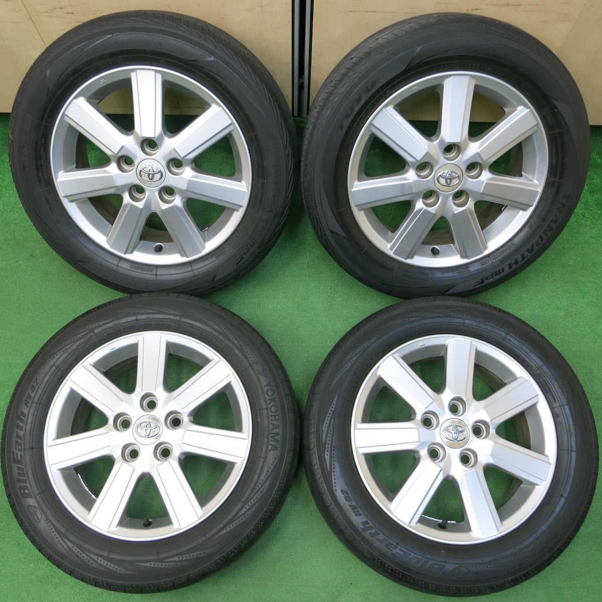 トヨタ 純正ホイール（70ノア、70ヴォクシー）205/60R16 ヨコハマ 
