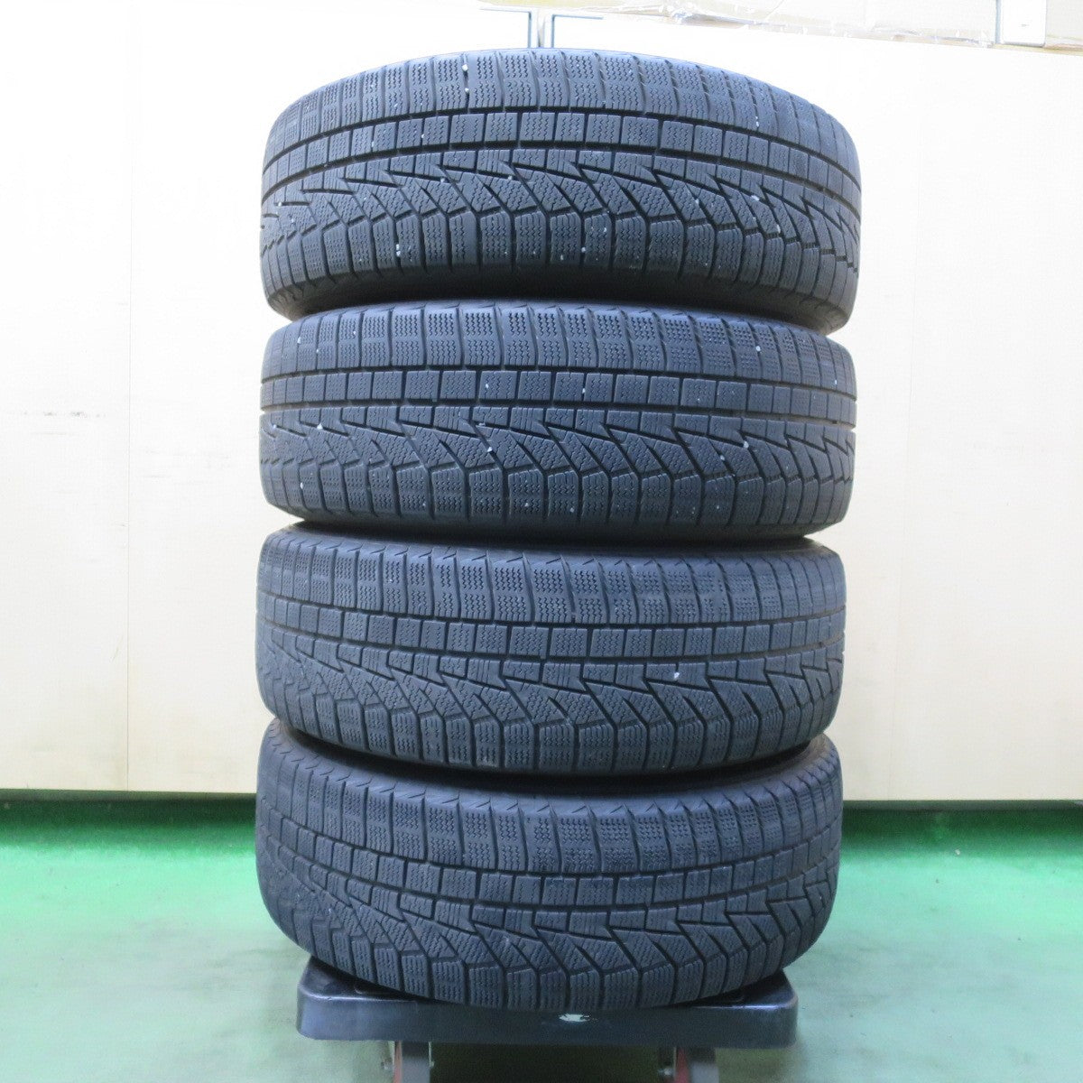 4本価格★LEONIS VT 195/65R15 スタッドレス ハンコック ウインター アイセプト IZ2A レオニス 15インチ PCD114.3/5H★6051806イス