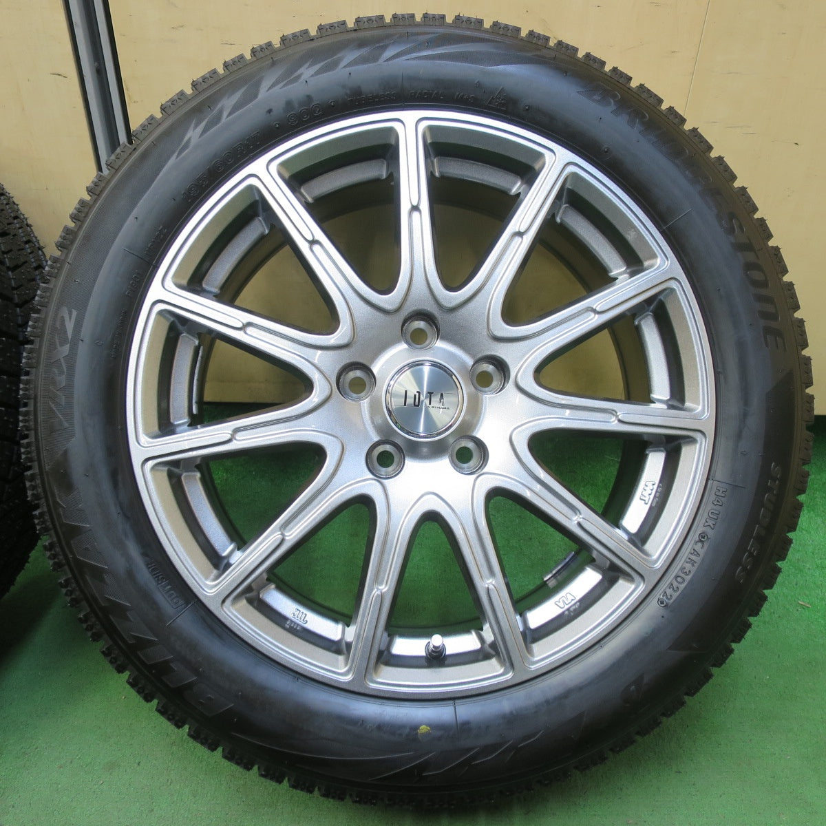 未使用!22年★スタッドレス 195/60R17 ブリヂストン ブリザック VRX2 IOTA LA STRADA 阿部商会 ラ ストラーダ イオタ 17インチ PCD114.3/5H★5072803イス