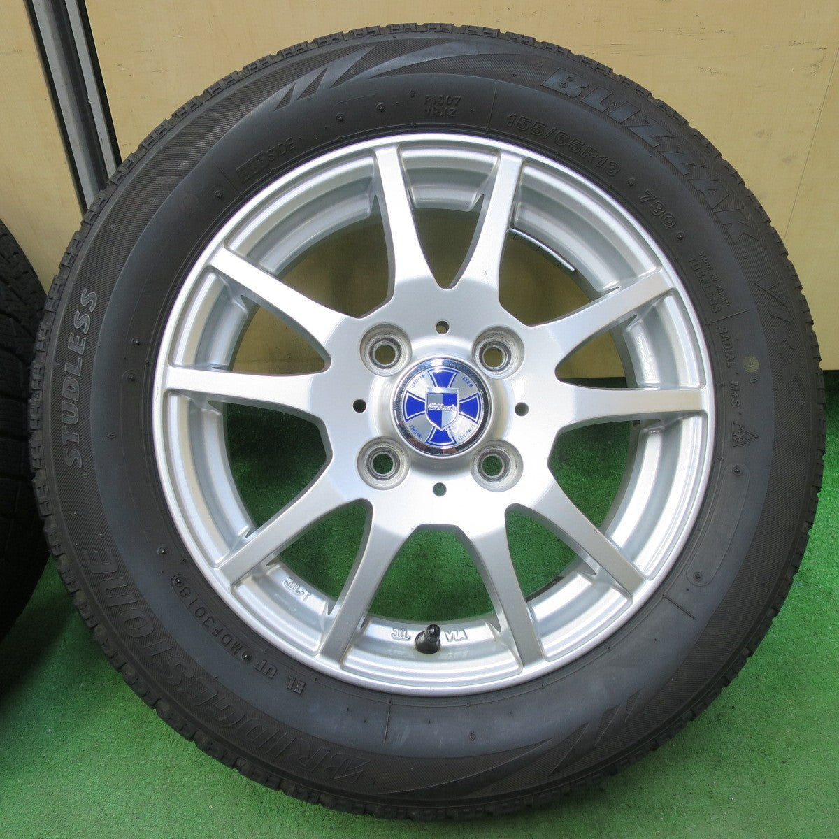キレイ★スタッドレス 155/65R13 ブリヂストン ブリザック VRX GMach 13インチ PCD100/4H★5061806イス